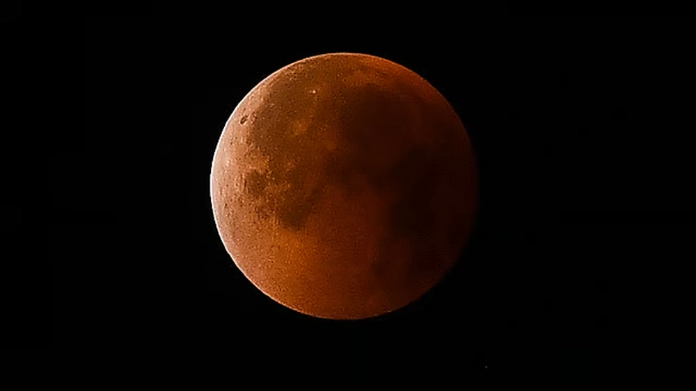 Lunar Eclipse 2026: ప్రారంభమైన చంద్రగ్రహణం.. ఎరుపు రంగులో కనిపించనున్న చంద్రుడు