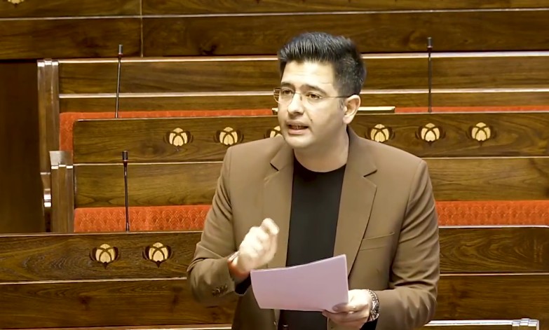 Raghav chadha bank charges : మినిమం బ్యాలెన్స్‌పై రూ.19 వేల కోట్లు వసూలు