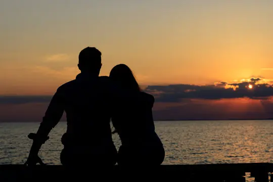 ప్రియుడి బైక్ కోసం తల్లి నగలు అమ్మిన యువతి