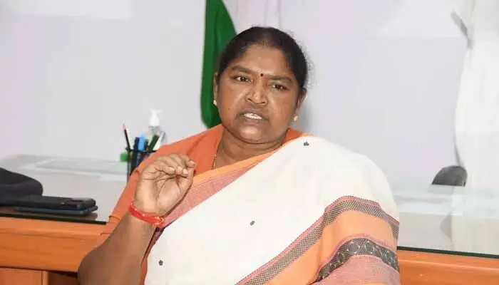 Seethakka: రాష్ట్రానికి హక్కుగా రావాల్సిన కేంద్ర నిధులను సాధించాలి