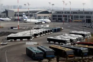 పరిమిత సంఖ్య లో కొనసాగనున్న విమాన రాకపోకలు