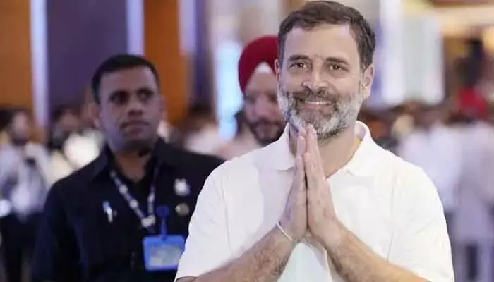 Rahul Gandhi: హైదరాబాద్ ఎయిర్‌పోర్టుకు చేరుకున్న రాహుల్ గాంధీ