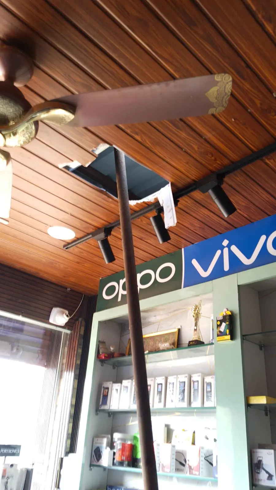 Cheriyala Mobile Shop Theft: చేర్యాలలోని మొబైల్ షాప్ లో చోరీ