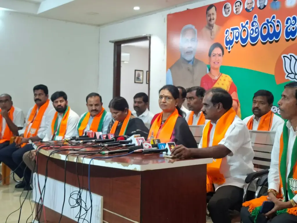 MP DK Aruna: ప్రగతి ప్రణాళిక ఉట్టి బోగస్.. డీకే అరుణ