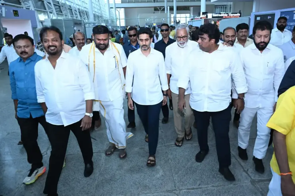 Nara Lokesh: రేణిగుంట విమానాశ్రయం చేరుకున్న మంత్రి లోకేష్