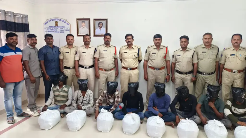 Chittoor District: కుప్పంలో గంజాయి స్వాధీనం 20 లక్షల  సరుకుతో 8 మంది అరెస్ట్