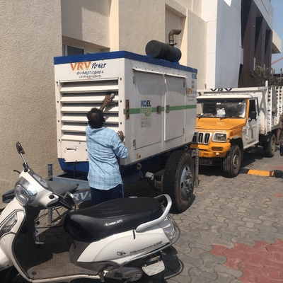 Siddipet Road Obstruction: మూడు రోజులుగా రోడ్డు పైనే జనరేటర్