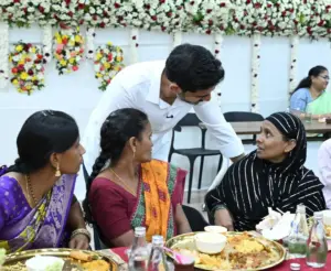 దివ్యాంగులతో ఆత్మీయంగా మమేకమైన మంత్రి లోకేశ్