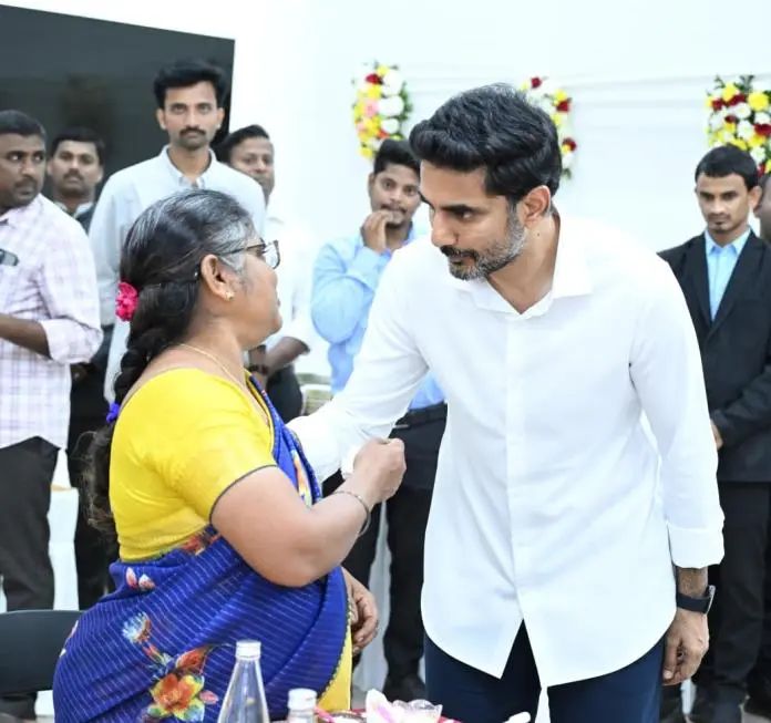 Nara Lokesh: దివ్యాంగులతో ఆత్మీయంగా మమేకమైన మంత్రి లోకేశ్