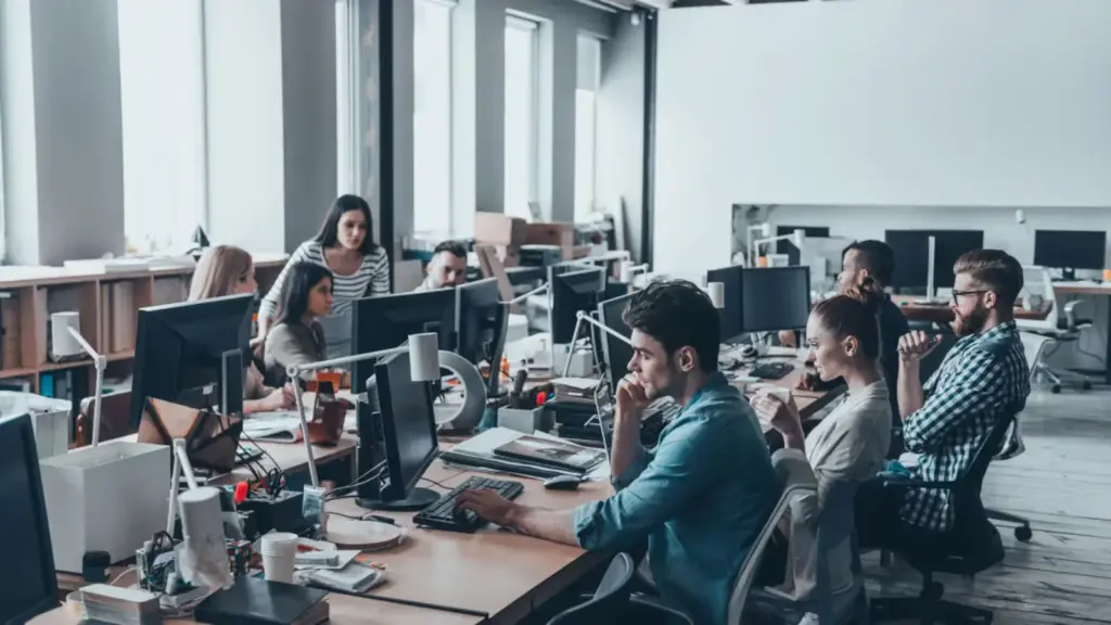 ఇరాన్ వార్ దెబ్బకు వణుకుతున్న భారత ఐటీ సెక్టార్