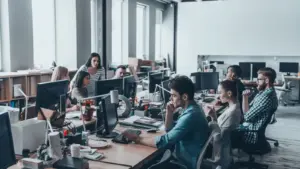 ఇరాన్ వార్ దెబ్బకు వణుకుతున్న భారత ఐటీ సెక్టార్