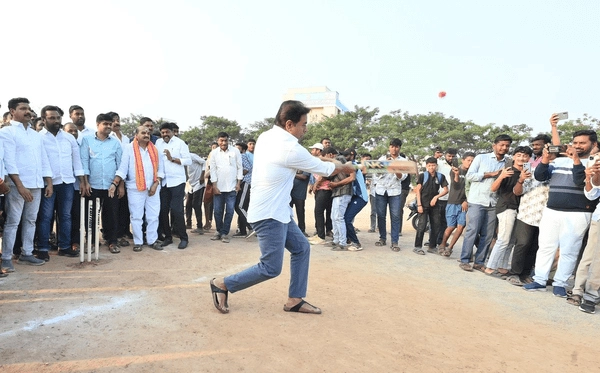 Rampally Dayara: కేటీఆర్ చేతుల మీదుగా క్రికెట్ టోర్నమెంట్ ప్రారంభం!