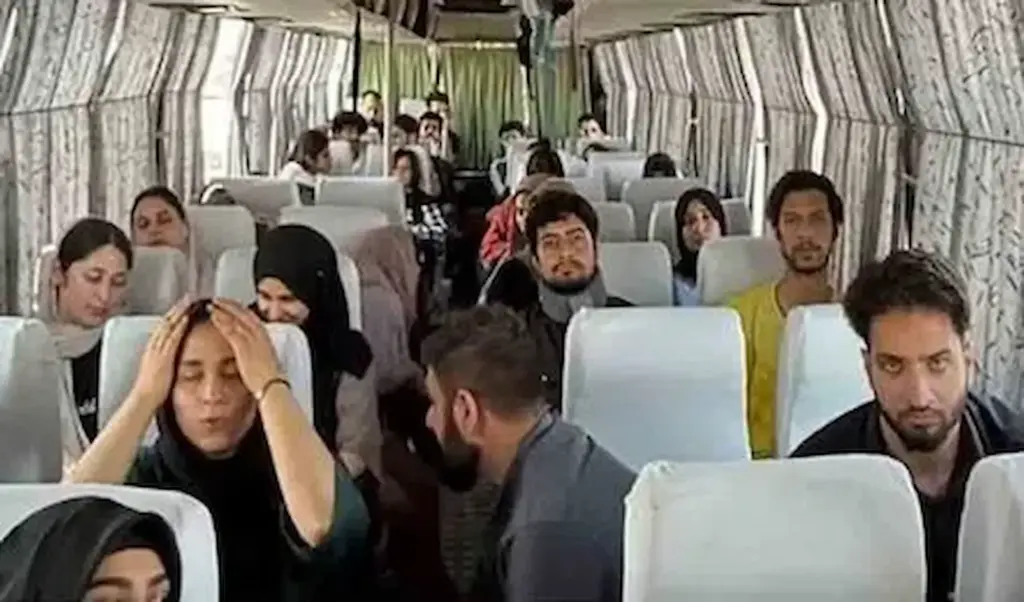 Indian students safely return to Tehran from Qom