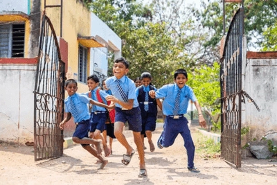 Half day schools: తెలుగు రాష్ట్రాల్లో రేపటి నుంచి ఒంటిపూట బడులు