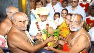 యాదాద్రిలో గవర్నర్ దంపతులు