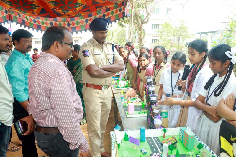 Science Day : సత్తుపల్లి పట్టణంలోని శ్రీ చైతన్య పాఠశాలలో ఘనంగా జాతీయ విజ్ఞాన దినోత్సవ వేడుకలు