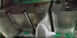 ఆయిల్ పేరుతో మోసం..కోదాడలో పట్టుబడ్డ కల్తీ ఆయిల్ రాకెట్!