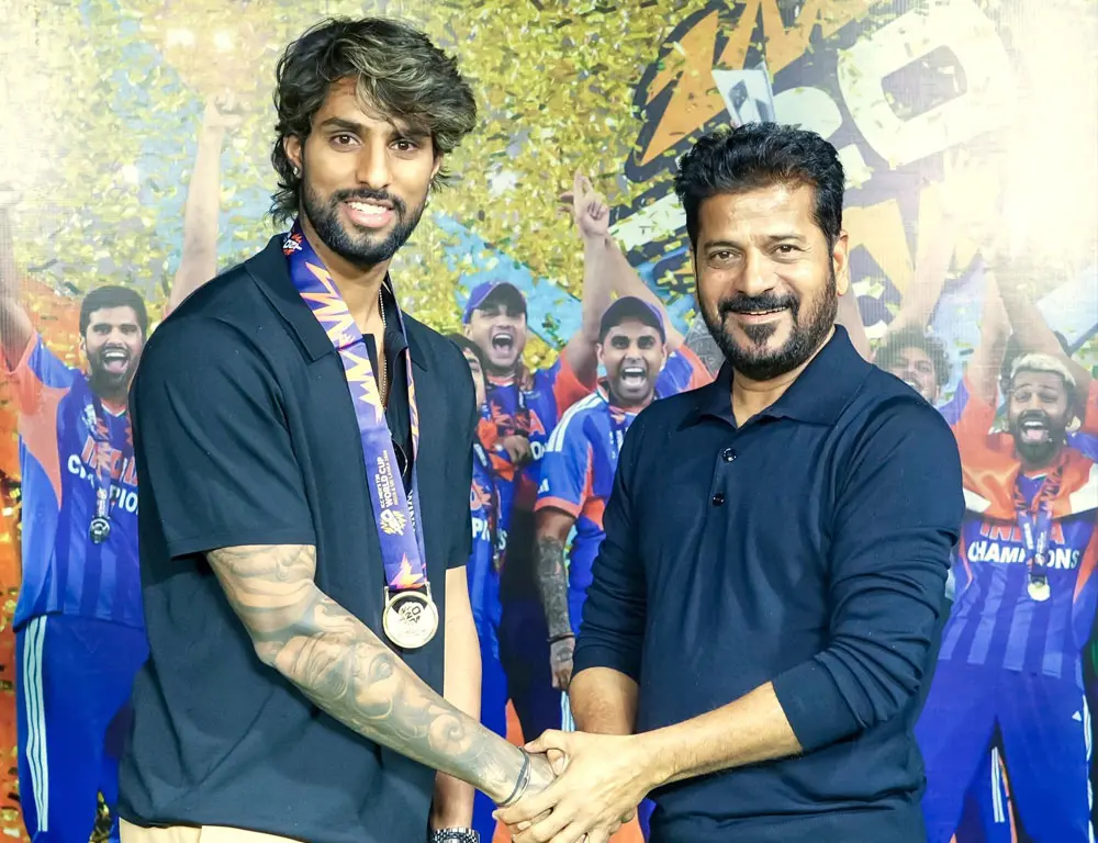 తిలక్ వర్మకు సీఎం రేవంత్ రెడ్డి ఘన సన్మానం