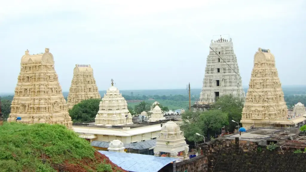 Gas Cylinder Theft: ద్వారకా తిరుమలలో గ్యాస్ సిలిండర్ మాయం