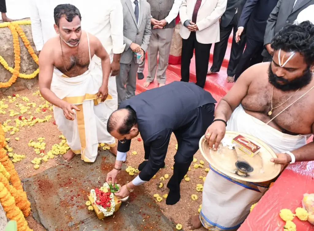 CJI visit AP: కోర్టు భవనాల సముదాయానికి భారత ప్రధాన న్యాయమూర్తి భూమి పూజ