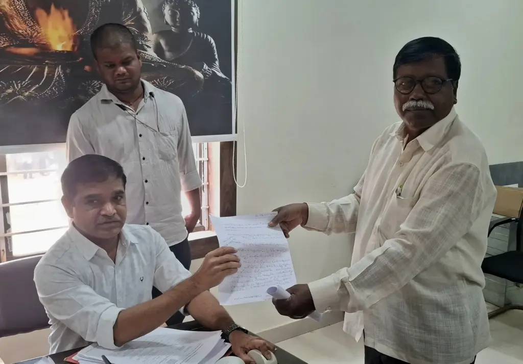 Ibrahimpatnam: మాపైనే వార్తా రాస్తావా..రిపోర్టర్ కి ఎంపీఓ ఉషాకిరణ్ బెదిరింపులు