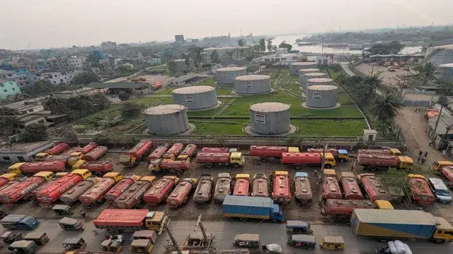 Bangladesh Fuel Crisis: బంగ్లాదేశ్‌లో ఇంధన సెగ.. యూనివర్సిటీలకు సెలవులు