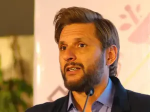 ఆల్‌రౌండర్ షాదాబ్ ఖాన్ ప్రదర్శనపై షాహిద్ అఫ్రిది తీవ్ర విమర్శలు