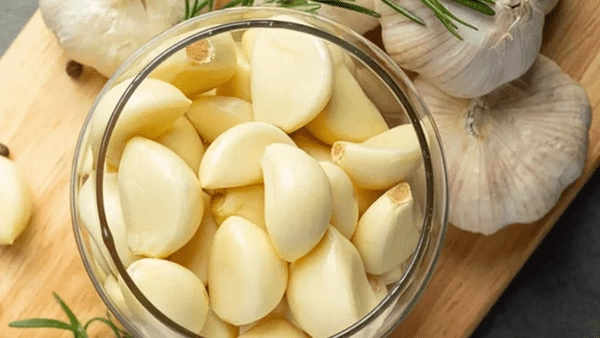 Garlic benefits: 15 రోజులు వెల్లుల్లిని ఇలా తింటే శరీరంలో వచ్చే మార్పులు ఇవే..
