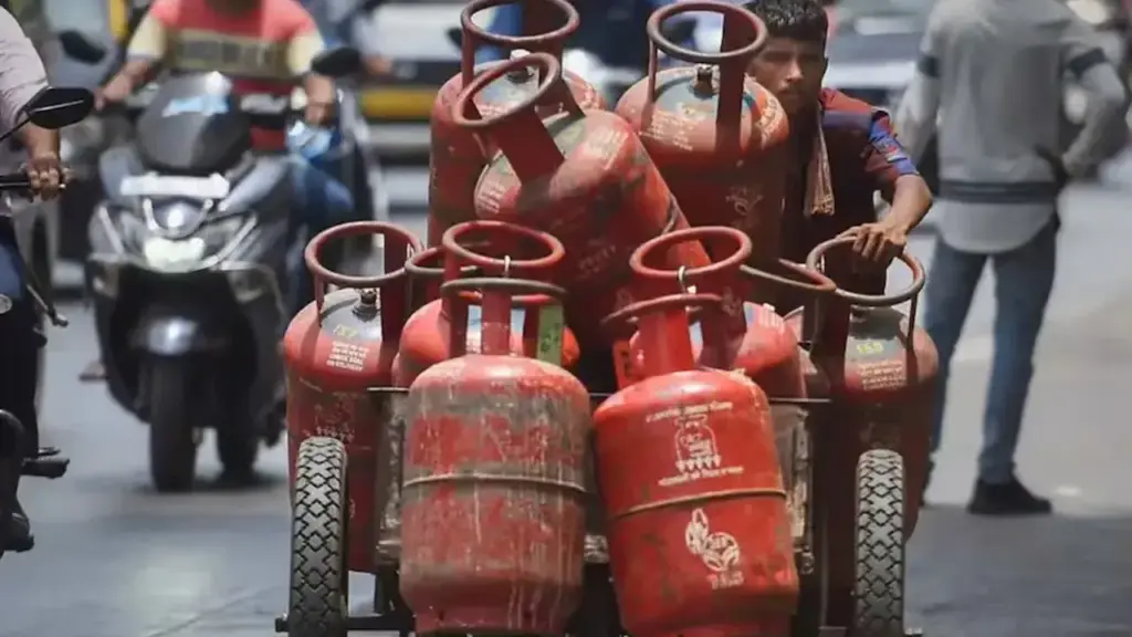 Gas Cylinder: గ్యాస్ బుకింగ్పై మంత్రి పయ్యావుల కేశవ్ కీలక వ్యాఖ్యలు