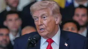 ఖరీదైన రాకెట్ల కంటే నౌకలే మేలు: ట్రంప్