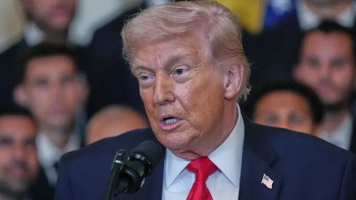 ఖరీదైన రాకెట్ల కంటే నౌకలే మేలు: ట్రంప్