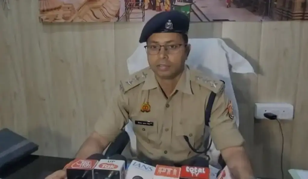 Iftar Dinner: Iftar dinner on a boat in the Ganges.. 14 people arrested