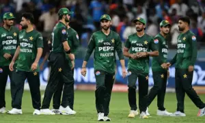 పాక్ ఆటగాళ్లపై పీసీబీ కొరడా: ఒక్కొక్కరికి రూ. 50 లక్షల జరిమానా!