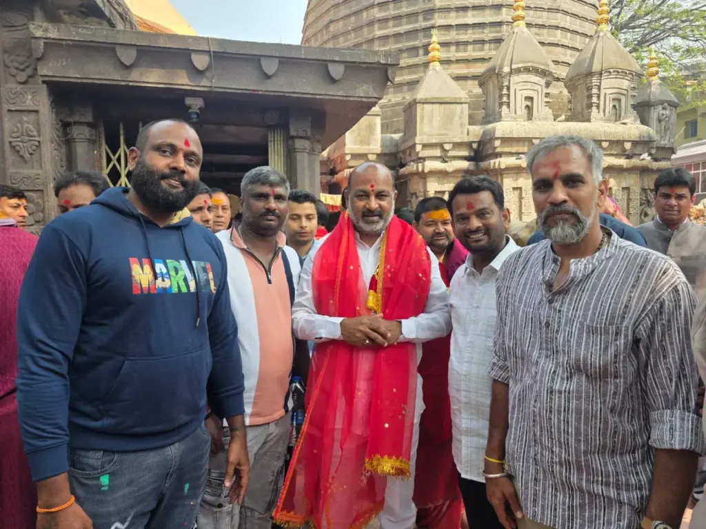 Assam: గువాహతిలోని కామాఖ్య అమ్మవారిని దర్శించుకున్న బండి సంజయ్