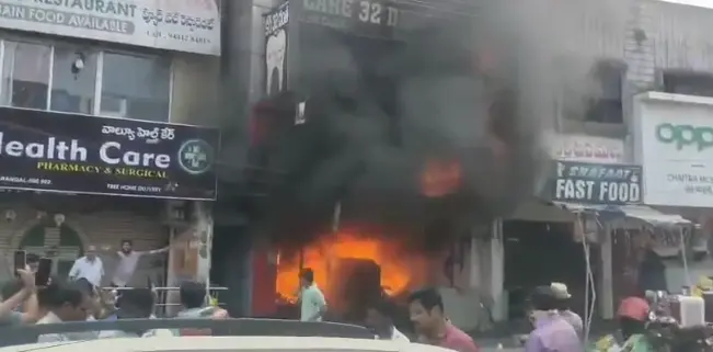 Warangal Fire Accident: Fire breaks out in a furniture shop on JPN Road!