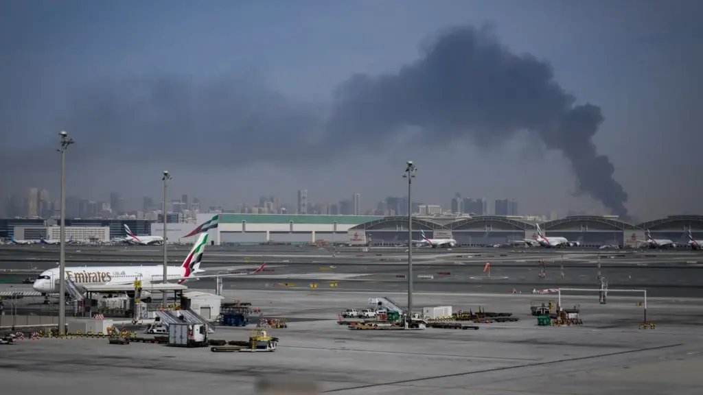 Iran Attacks Dubai: దుబాయ్ ఎయిర్‌పోర్ట్ మళ్లీ క్లోజ్..