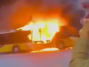 ఘోర బస్సు ప్రమాదం: ఆరుగురు సజీవదహనం