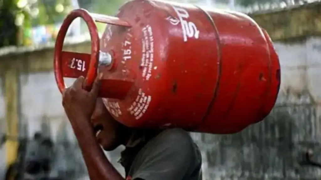 LPG Shortage: గ్యాస్ కష్టాలతో ఆగిపోయిన జొమాటో, స్విగ్గీ డెలివరీలు