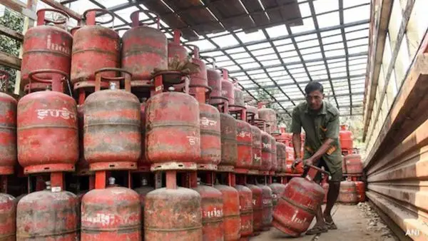 New LPG Booking Rules: గ్యాస్ సిలిండర్ల బుకింగ్‌పై కేంద్రం కీలక నిర్ణయం.
