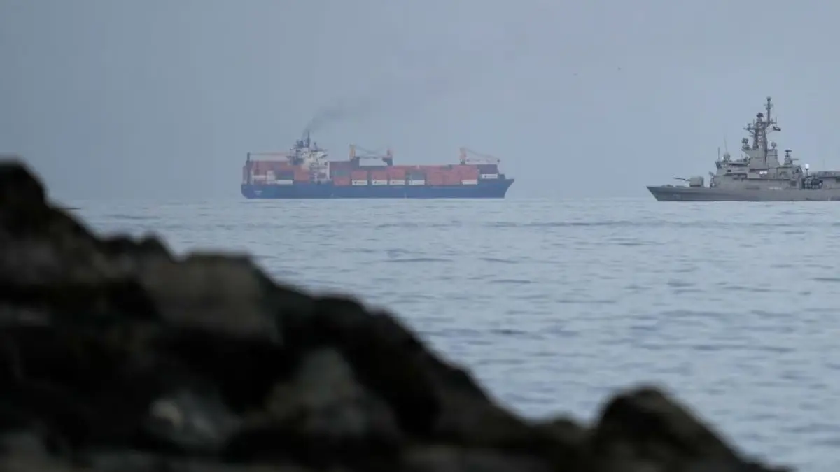 ముంద్రా పోర్టుకు చేరుతున్న శివాలిక్ నౌక!