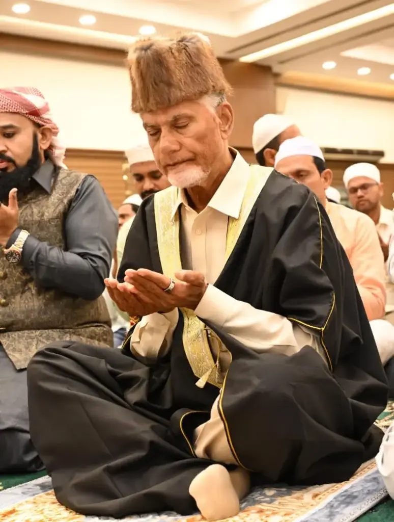 ఇఫ్తార్ విందులో సీఎం ..ఫొటోలు ఇవిగో!