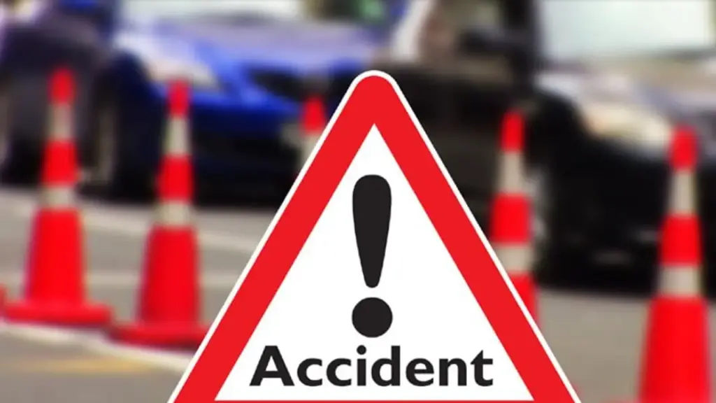 Peddapalli Road Accident: Couple dies after car loses control!