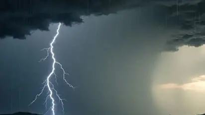 Telangana Rain updates: తెలంగాణలో వాతావరణం అల్లకల్లోలం