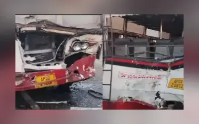 Tirupati Bus Accident: గరుడ వారధిపై బస్సుల ఢీ..12 మందికి గాయాలు