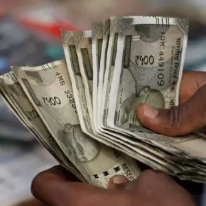 ఆదాయం మూరెడు వ్యయం బారెడు