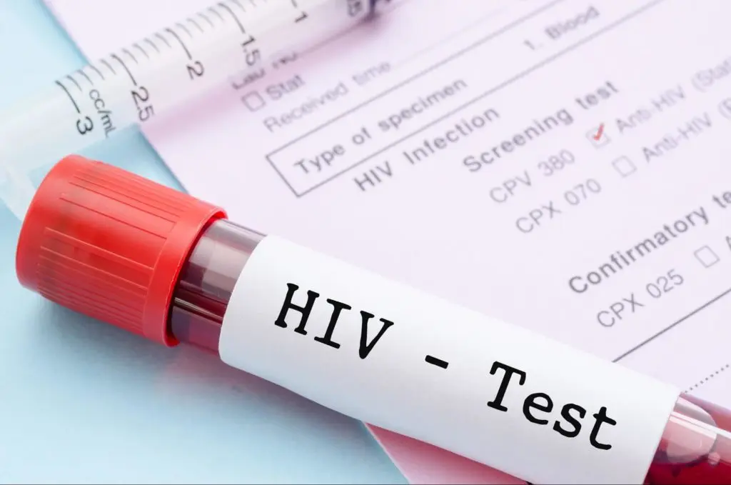 యువతికి HIV రక్తం ఎక్కించిన ప్రియుడు.. కారణం తెలిస్తే షాక్ అవ్వాల్సిందే