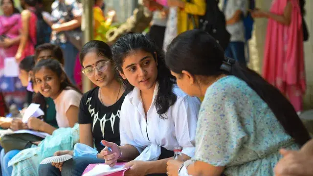 AP Junior Colleges: ఏప్రిల్ 1 నుంచి జూనియర్ కళాశాలల పునఃప్రారంభం