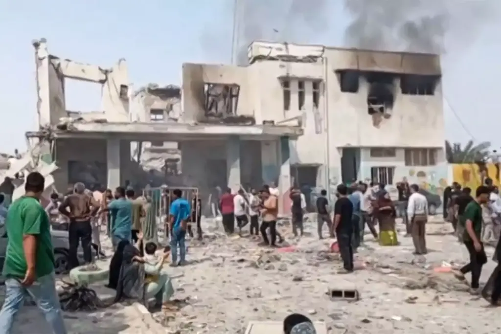 Iran: పాఠశాల దాడిలో మరణించిన వారికి సామూహిక అంత్యక్రియలు