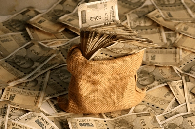 A commotion of bundles of banknotes at Alipiri