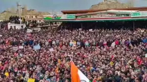 వాంగ్‌చుక్ విడుదల తర్వాత భారీ ర్యాలీ..ఆందోళనలు!